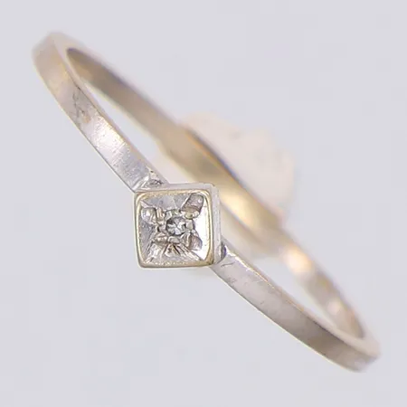 Ring vitguld diamant ca 0,01ct stl:16, kattfot 18K Vikt: 1,2 g