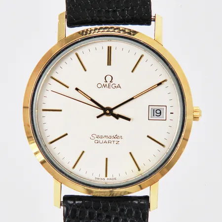 Herrur Omega Seamaster Ø ca 35mm quartz datum boettnr: 1432, inristat nr: 14222/690 skador på urtavla mindre repor på boett doublé med Omega läderband går ej behov av batteribyte inga tillbehör