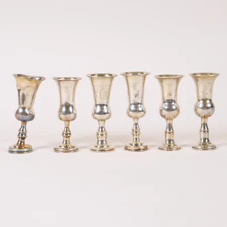 Sex sherryglas med graverad dekor längd 10cm, England, bucklor, silver 925/1000 Vikt: 163,2 g