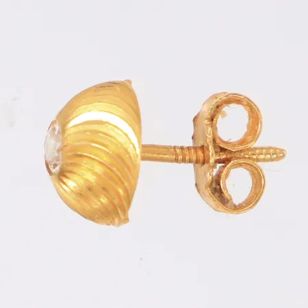 Örhänge med sten, bredd 8mm, ostämplat 18K  Vikt: 0,9 g
