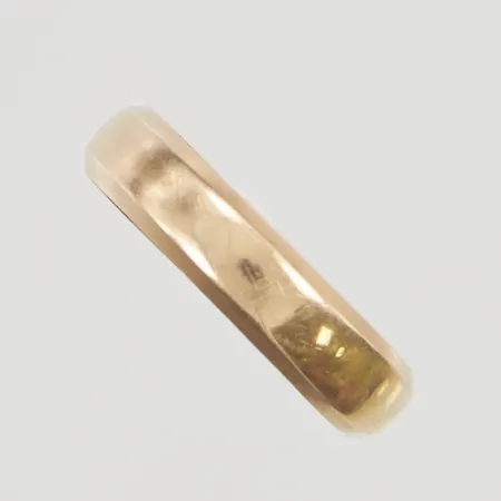 Ring stl:18 bredd 4,7mm graverad 18K 3,7g.