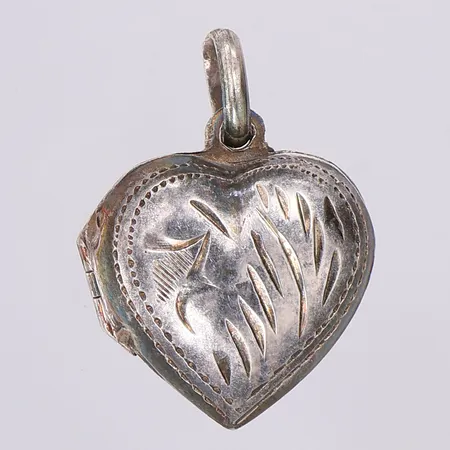 Hänge / medaljong hjärta mönstrad 22mm, NF, silver 925/1000 Vikt: 2,1 g