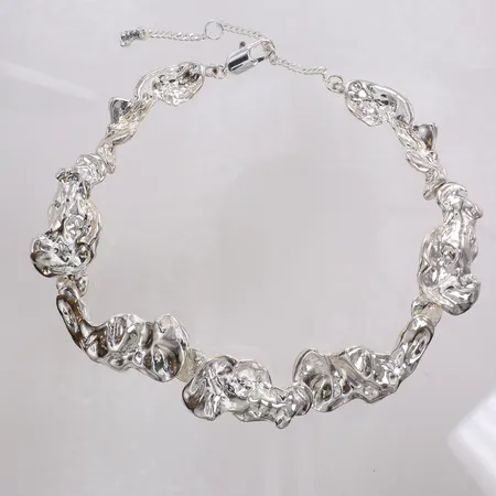 Collier Pilgrim längd 36-41cm, bredd 3-25mm, silverpläterad metall