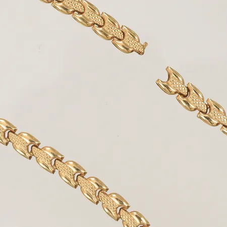 Halscollier, ihålig längd ca 48cm, bredd 5mm (defekt, av) 14K, 6g 