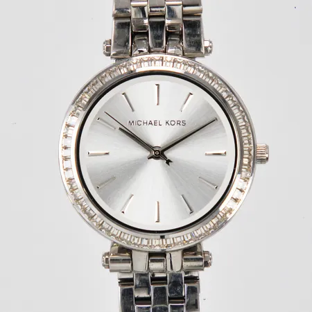 Damur Michael Kors Ø ca 33mm quartzstål  krans med vita stenar modellnr: MK-3364 ref-nr: 251611 stållänk extralänk går ej batteribyte krävs inga tillbehör