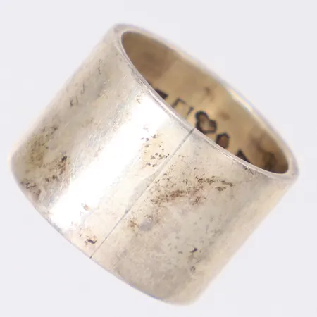 Ring Wiwen Nilson, slät, stl:15½, bredd 12,9mm, signerad AN Lund år 1955, bruksskick, repor, 925/1000 silver Vikt: 8,2 g