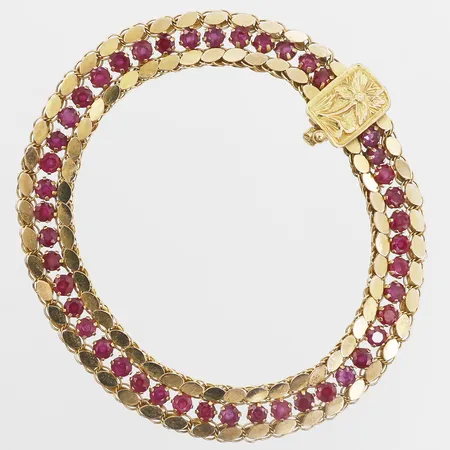 Armband med rubiner längd 19cm, bredd 9mm, små nagg på stenar, smärre ojämnheter, 14K Vikt: 11,2 g
