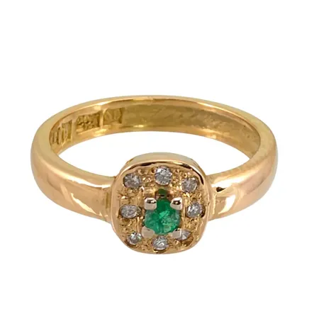 Diamantring i 20K guld, Smaragd, Diamanter 8 x 0,005ct, Guldsmedjan Torsten Friberg, Kristianstad, stl:16¼ mm, bredd 3,3 - 7 mm, svag invändig gravyr Vikt: 4,3 g