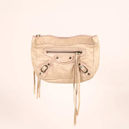 Necessär Balenciaga, pale rose chevre läder, ref-nr: 110481, serie-nr: 213048, 24x16x4cm, ställvis kraftigt slitage, extra tofsar medföljer.
