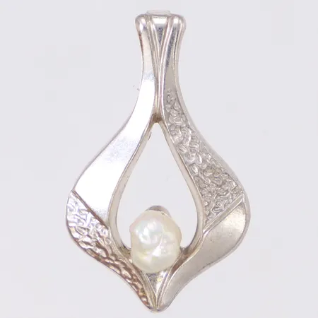 Hänge med pärla längd 24mm, bredd 15mm, 925/1000 silver Vikt: 1,3 g