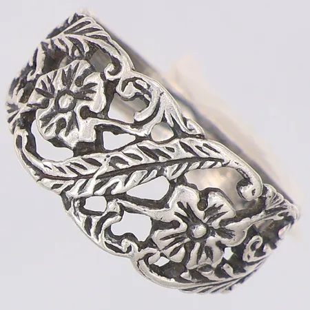 Ring genombrutet mönster blommor stl:17¼, silver 925/1000 Vikt: 3,2 g