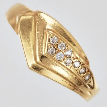 Ring med vita stenar stl: 17½ bredd: ca 3-8mm 18K Vikt: 2,5 g