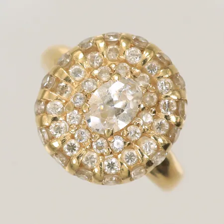 Ring med vita stenar stl ca 19½. bredd 3-14mm (ojämn skena) 14K, 5,8g 