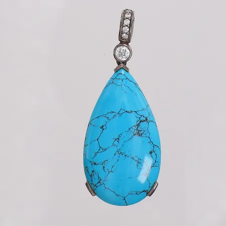 Hänge Thomas Sabo med imiterad turkos, och cubic zirconia, längd 47,5mm, bredd 19mm. 925/1000 silver bruttovikt 7,5g Vikt: 0 g
