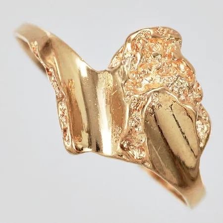 Ring stl: ca 18 bredd: ca 2-12mm VJ Janson Guldvaru Ab Victor Lindesberg 18K Vikt: 2 g