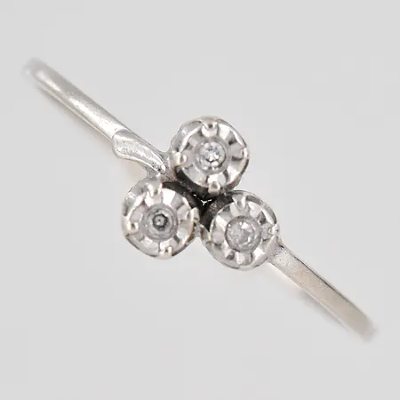 Ring vitguld diamanter ca 3x0,01ct stl:19¾ 18K Vikt: 1,4 g