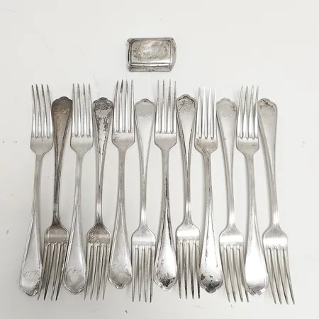 Diverse silver bestick dosa, gravyrer, defekta, 830/1000 silver Vikt: 508,2 g