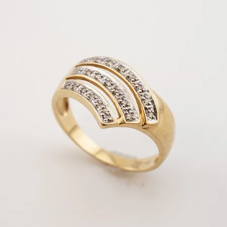 Ring m diamanter, stl 18(56), bredd 12mm, 18k Vikt: 3,3 g