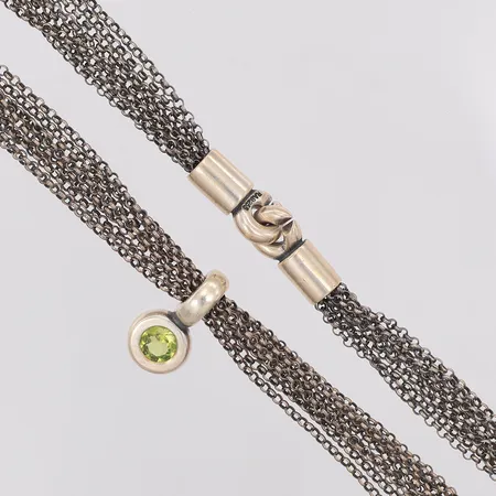 Collier design Pia Rauff peridot längd 42cm bredd ca 6mm, hänge ca Ø10,5mm, stämplad RA, Danmark, silver 925/1000 Vikt: 29,6 g