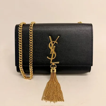 Axelremsväska Yves Saint Laurent, Kate Classic Tassel Clutch, small, 20x13x5cm svart läder, detaljer i gulmetall, Made in Italy, dustbag