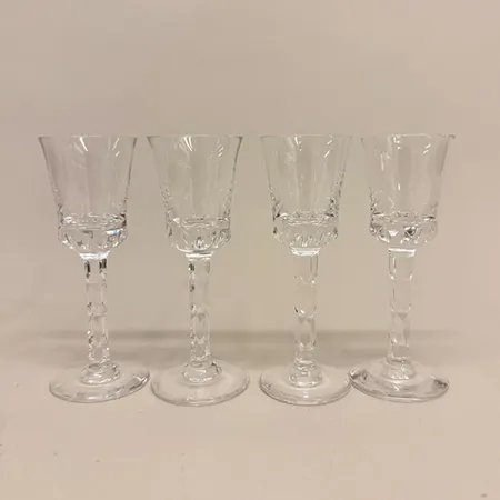 4 likör-/snapsglas, höjd 13cm (2 med mynningsnagg) design Olle Alberius, Orrefors, kristall Skickas med paket.