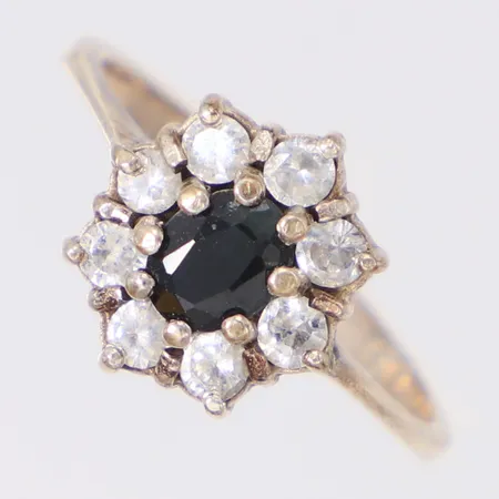 Ring med stenar stl:16, bredd 10,6mm, silver 925/1000 Vikt: 1,9 g