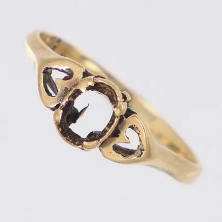 Ring stl:16½, bredd 6mm, sten saknas, skev, 10K Vikt: 1,4 g