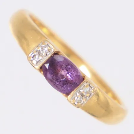 Ring med ametist och diamanter 4 x ca 0,01ct, Guldfynd, stl:17, bredd 4mm, 18K Vikt: 3,2 g