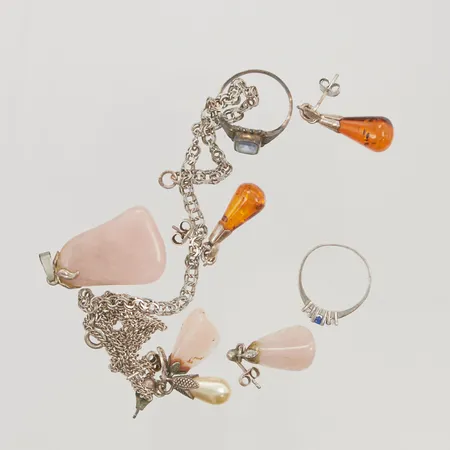 Diverse silversmycken, skador och stenar finns s830-925/1000 24,6g Vikt: 24,6 g