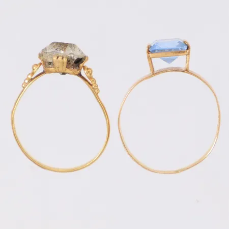 2 Ringar, stenar, skadade, skeva, 18K Vikt: 3,9 g