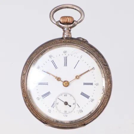 Mormorsur med mönsterdekor, Ø 37mm, liten sekundvisare, serienr: 15933, nött dekor, krackeleringar i urtavlan, något skev minutvisare, innerboett i metall, 800/1000 silver, bruttovikt: 37g