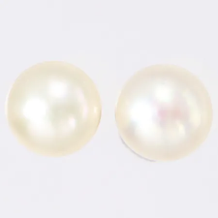 Ett par örhängen med pärlor, Ø 7,8mm, 925/1000 silver Vikt: 1,5 g