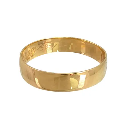 Ring i 14K guld, slät modell, Ø18¼ mm, bredd 4,3 mm, invändig gravyr Vikt: 1,9 g