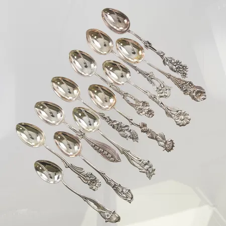 Kaffeskedar 12st med blommotiv 10cm, 107,5g.