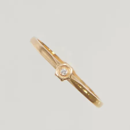 Ring stl:17,5 bredd:1,2mm 18K 1,2g.