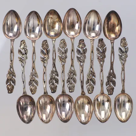 12 Moccaskedar med rosendekor längd 8,8cm, GEWE Malmö 1940-50tal, 830/1000 silver Vikt: 74,5 g