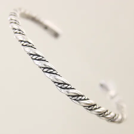 Armring tvinnad Ø66mm öppen modell silver 925/1000 Vikt: 21,1 g