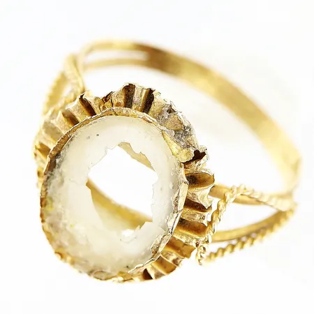 Ring stl:18½ bredd 2,5-17mm limrester defekt 18K. Bruttovikt 2,3gram  Vikt: 2,3 g