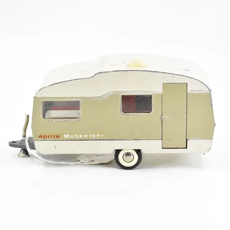 Husvagn Tekno Sprite Musketeer, längd 11½cm, nr 815, Danmark, vit/grön med vit/röd inredning, inga tillbehör.