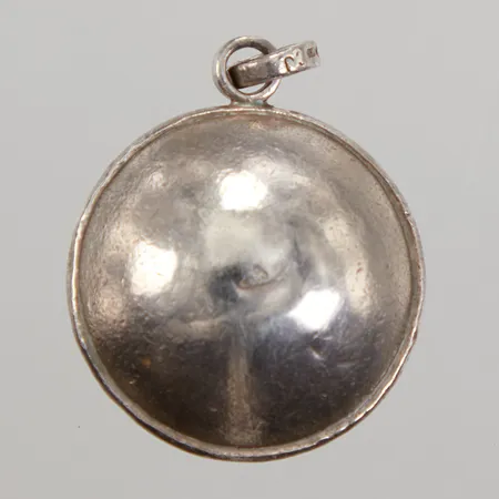 Hänge längd 35mm, bredd 8,2-29,5mm, mindre bucklor silver 830/1000 Vikt: 15,8 g