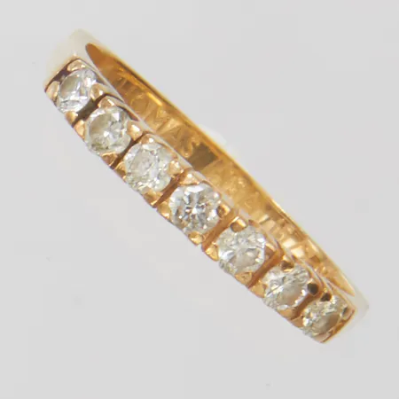 Ring halvallians med diamanter 7 x ca 0,05ct stl:18, bredd 2-3mm, gravyr, bruksslitage, 18K Vikt: 2,5 g