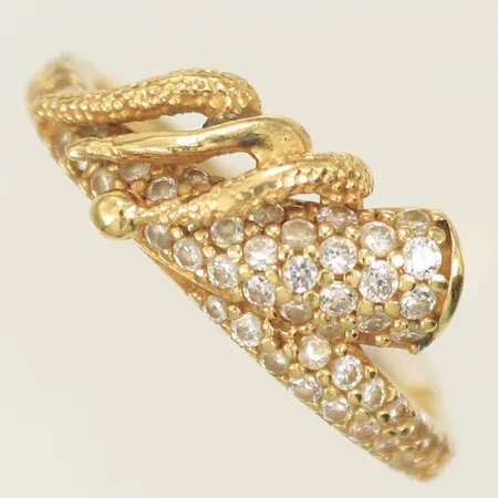 Ring med vita stenar stl 17½ bredd 2-9mm, flera stenar saknas, 18K 3,6g Vikt: 3,6 g