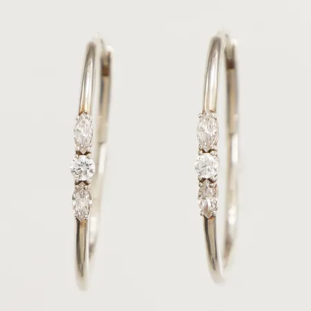 Ett par örhängen Thomas Sabo med cubic zirconia längd 32mm bredd 3mm, silver 925/1000  Vikt: 4,8 g