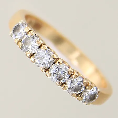 Ring med diamanter 0,73ctv enligt gravyr stl:16¾ bredd 2,2-3,4mm 18K Vikt: 3 g