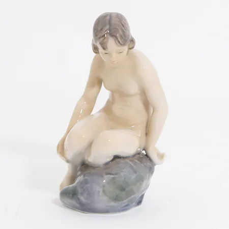 Figurin Adda Bonfils för Royal Copenhagen höjd: ca 15cm, nr: 4027 Skickas med postpaket.