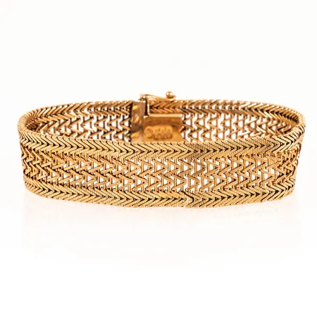Halvstelt armband i 18K guld. Längd 19 cm. Bredd 15,4 mm. Ojämnheter. Vikt 40,1g.