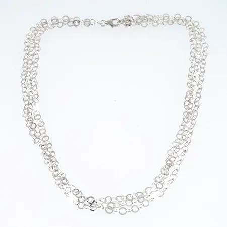 Treradigt collier i silver. Ställbar längd 40 - 43 cm. Bredd 3,7 mm x 3. Vikt 6,0g 925/1000.