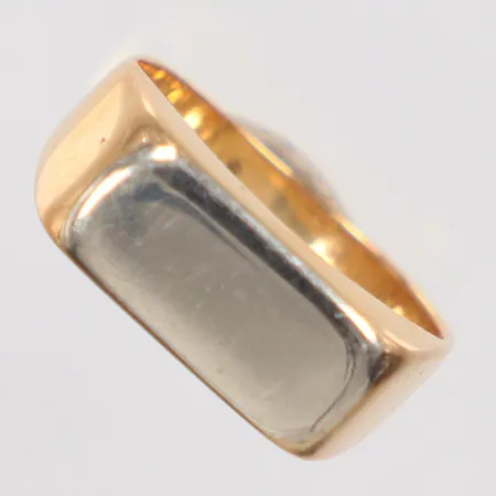 Klackring stl:17½, 18k Vikt: 4,5 g