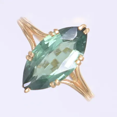 Ring med grön sten stl 17 bredd 1-14mm 18K Vikt: 1,9 g