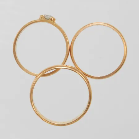 Tre ringar gravyrer slitage 18K Vikt: 9,1 g